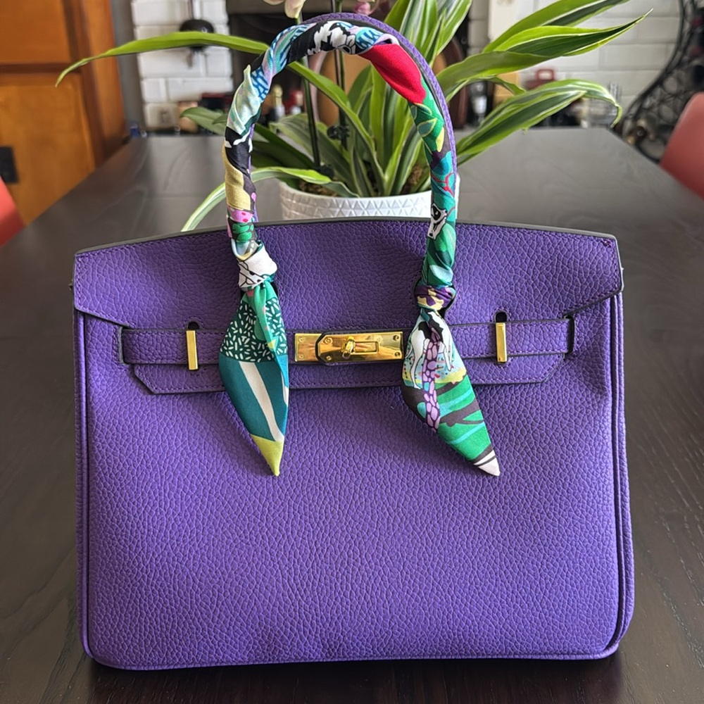 Leather handbag with twilly